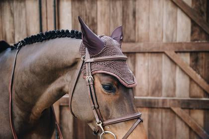 The Kentucky glitter band fly veil is a stunning, addition to your horses outfit. It adds a subtle sparkle and the material over the ears makes them comfortable and breathable for your horse.