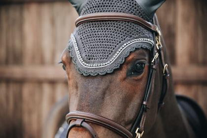 Kentucky Wellington Stone and Pearl Fly Vale Matches the Kentucky pears dressage and jumping saddle pads. These luxury ears have a scalloped glitter edge with row self coloured crystals to add a finishing touch. 