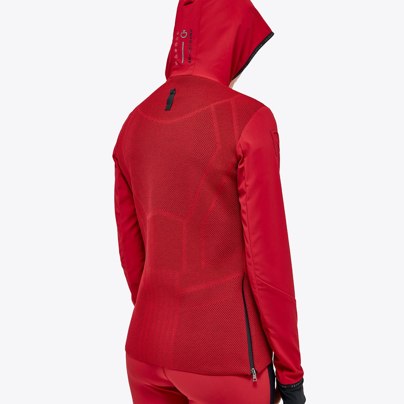 The Cavalleria Toscana Red Revo Jersey Tech Knit Hooded Soft shell jacket is so versatile. The iconic Revo mesh back gives mum movement and flexibility. Side zips and optional neck opening and zip pockets make this jacked is exceptional practical and functional too. As well as looking stylish and on trend.