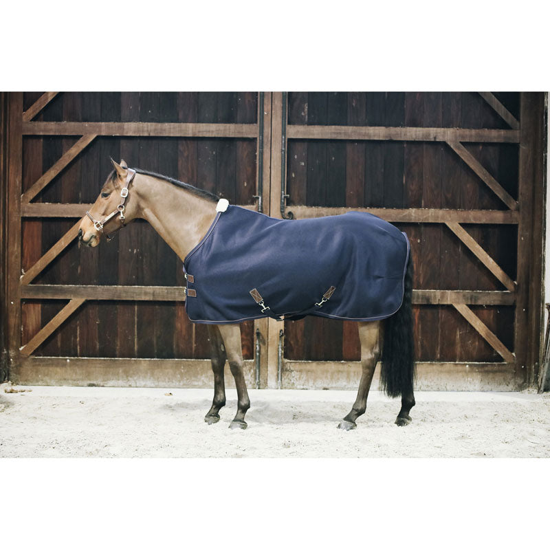 The 3D Spacer Cooler Sheet is a super lightweight and multi-functional rug that can be used for different purposes, such as transport, cooling down, fly sheet and in combination with other rugs as a liner or to put on your horse after work to dry him fast. The 3D Spacer material is a honeycomb structure, it allows the body heat of the horse to go through as well as offering a cushioning effect, which is extremely comfortable. 