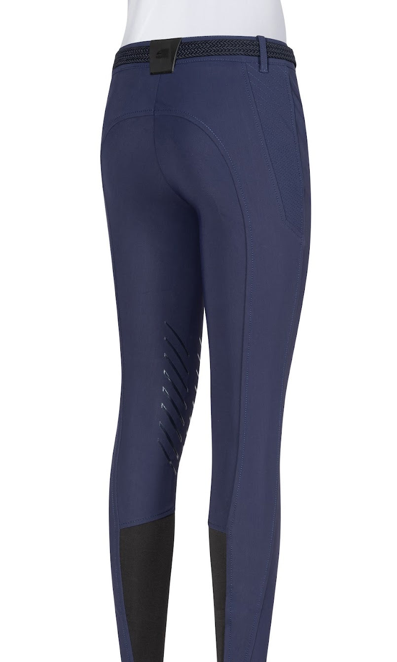The Equiline Choicek Womens breeches offer style and comfort when riding.  These breeches are made from the new B-Move material which offers breathability and comfort at high performance.   The knee grip gives stability when riding and the stretch material on the lower leg will provide you with the perfect fit.