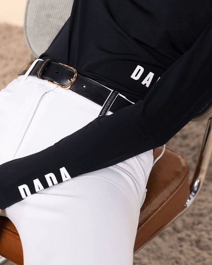 The Dada Sport Consul Funnel Collar T Shirt Long-sleeved t-shirt made of warm, soft and breathable technical fabric. Featuring the Shiny DADA logos on the left front and on the left sleeve. The Funnel top is perfect for riding, everyday or even on the slopes. A must have this winter!