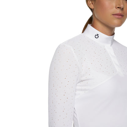 The CT delicate Crochet dot jersey on the front sleeves and raglan sleeve back gives a modern twist to this shirt. The flattering line across the front gives a feminine sporty look whilst preserving modesty. Available in all white and white and pink. Also available I’m short sleeves. 