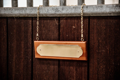 The Kentucky name plate is a classy addition to any stable. Made with bamboo and finished with a gold chain and plate on the front to engrave with your horses name.