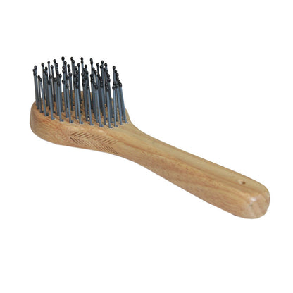 The Grooming Deluxe Mane and Tail Brush sets new standards on brushes. The mane and tail brush is easy to use and will easily get rig of knots and tangles in your horses mane and tail. The rounded covered needle heads, help prevent damage to your horses mane and tail and is a great base to braid the horses hair.