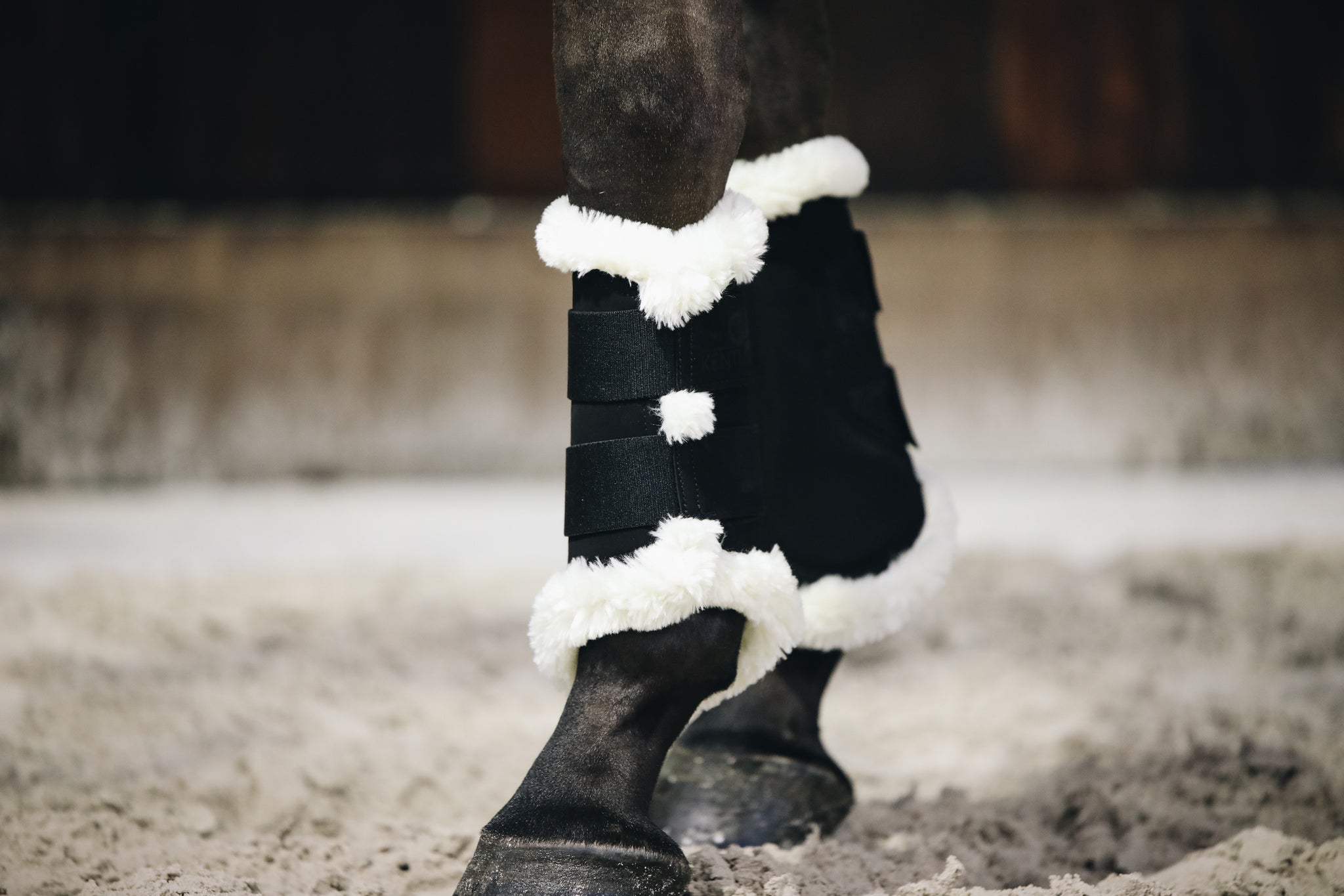 The Kentucky Turnout Boots Air are made out of a perforated artificial nubuck leather and luxurious artificial sheepskin lining for the best comfort andbcushioning. 