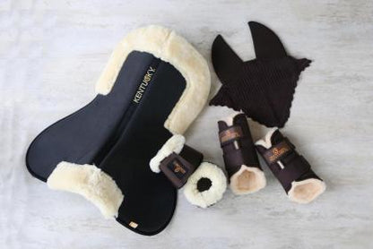 These Kentucky boots can be used for exercise or turnout making them very versatile. They are breathable, durable and waterproof so will withstand the winter weather and help keep your horses legs safe, warm and dry. 