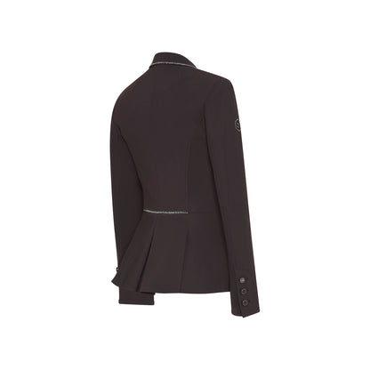 The Samshield Victorine Black Crystal Fabric competition jacket is breathable, high stretch fabric with an incredibly flattering design thanks to the long fan finish on the reverse and shorter cut at the front, allowing the rider to feel and perform at their best. Swarovski Crystal Fabric edges the collar, whilst the Swarovski buttons hide an internal zipper which enhances comfort and and provides excellent fit.
