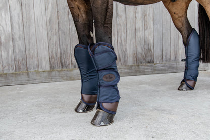 Strong and comfortable, the Kentucky Horsewear Travel Boots protect the tendon and fetlock area, including the pastern and hocks of your horse during transport. Thanks to the durable materials the travel boots will protect your horse for every journey.