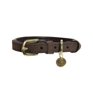 The Kentucky Dog Collar Velvet Leather has a very classy “velvet” look on the outside thanks to the microfiber material. On the inside we used artificial leather. The collar is extremely practical and easy to clean. The Dog Collar Velvet Leather features gold buckle , stay and a ring to attach the Kentucky matching Dog Lead The small hanger with Kentucky Dog Paw logo can be engraved with the dog&