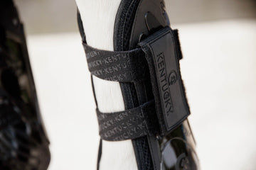 Kentucky Vegan Tendon Boots Bamboo Shield with Velcro fastening are now available following years of research and development. The Kentucky Bamboo Shield Replaces the Kentucky Tendon Boot.   Bamboo has the best tensile strength and also avoids penetration of sharp objects.  Thanks to great results from testing, the bamboo shield is now used to protect the horse’s tendon area.