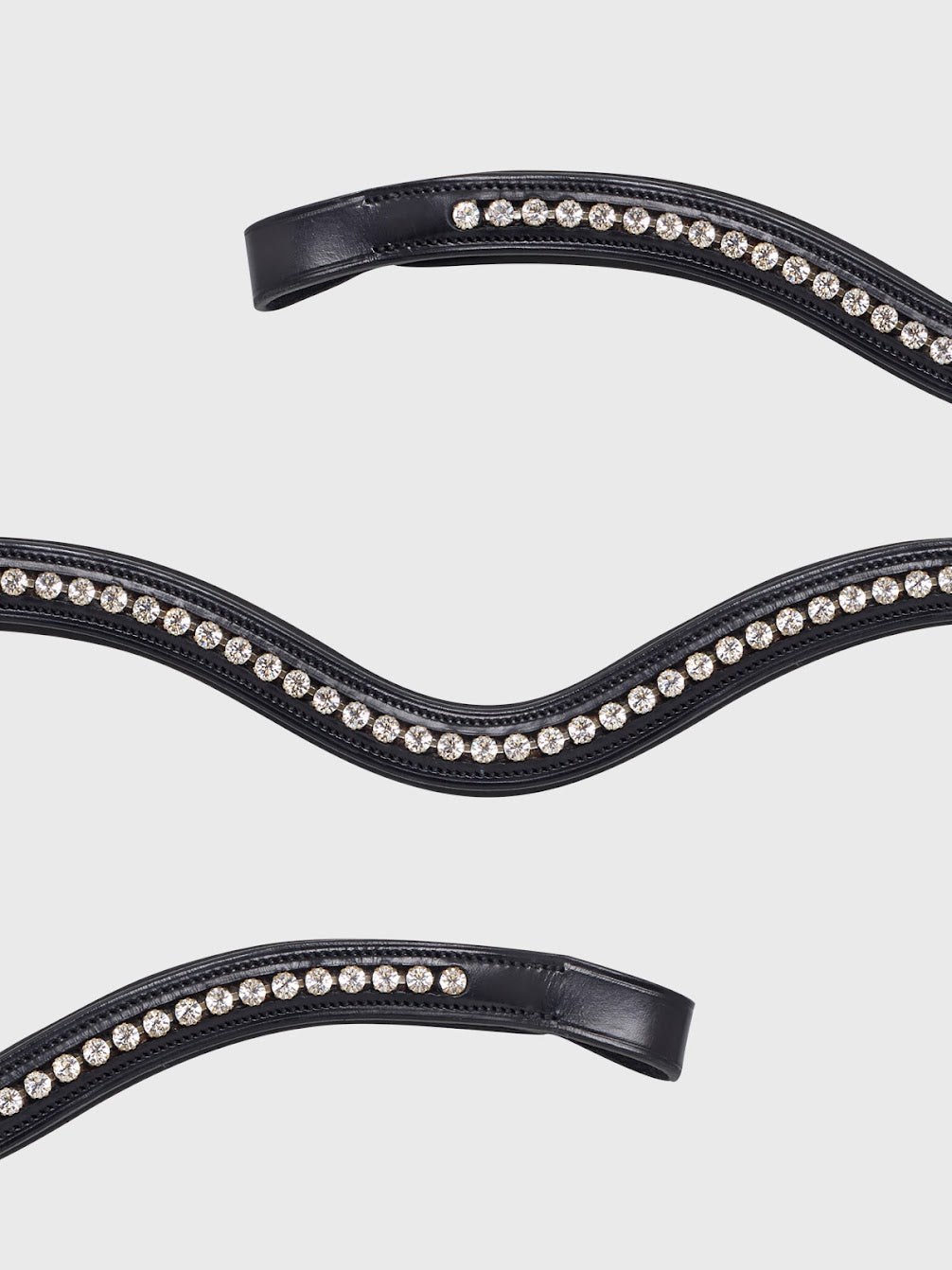The Equiline U shaped browband embellished with diamantés. These crystals are inset so won’t catch on anything and add the perfect sparkle to your horses bridle. The shape offers movement and optimum comfort for your horse and is made with soft and supple Italian leather. 