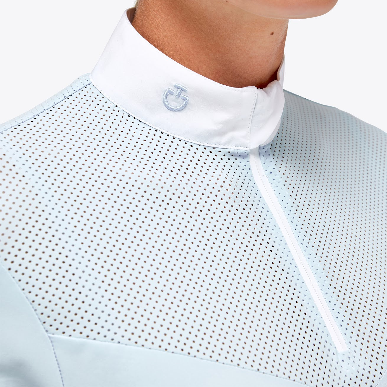 The Cavalleria Toscana perforated jersey long sleeve show shirt with zip in light blue. Perfect for spring as it’s super breathable and light weight. 