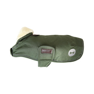 The Kentucky Green Waterproof Dog Coat  offers every dog a dry, warm rug during the cold and wet winter days. Filled with a warming 160g and also featuring an artificial faux fur lining for extra comfort. This also creates tiny air pockets that trap and retain the body heat of the dog.