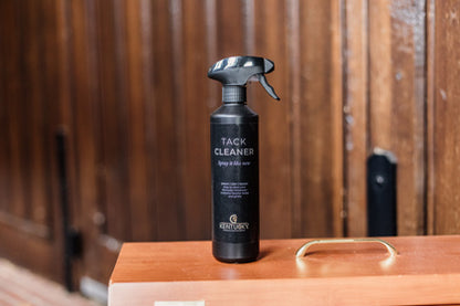 The Kentucky tack cleaning spray is specifically designed to care for artificial leather. Just spray on and dry clean with a clean towel, it’s that easy!    500ml