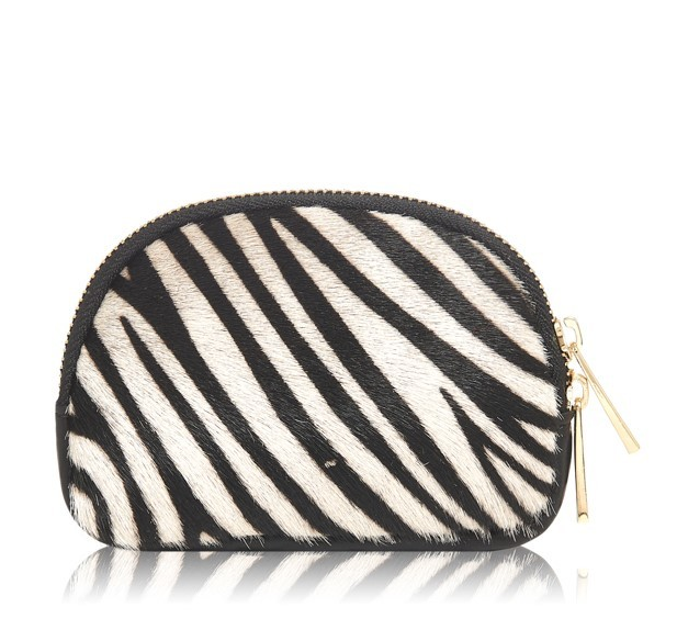 A great little coin purse or handy purse to put in your essentials. Made from super soft black leather back and hide front. Fully lined. The zip opens all the way across for easy access. Matching zippers to our ruck sacks and bags for great coordination.