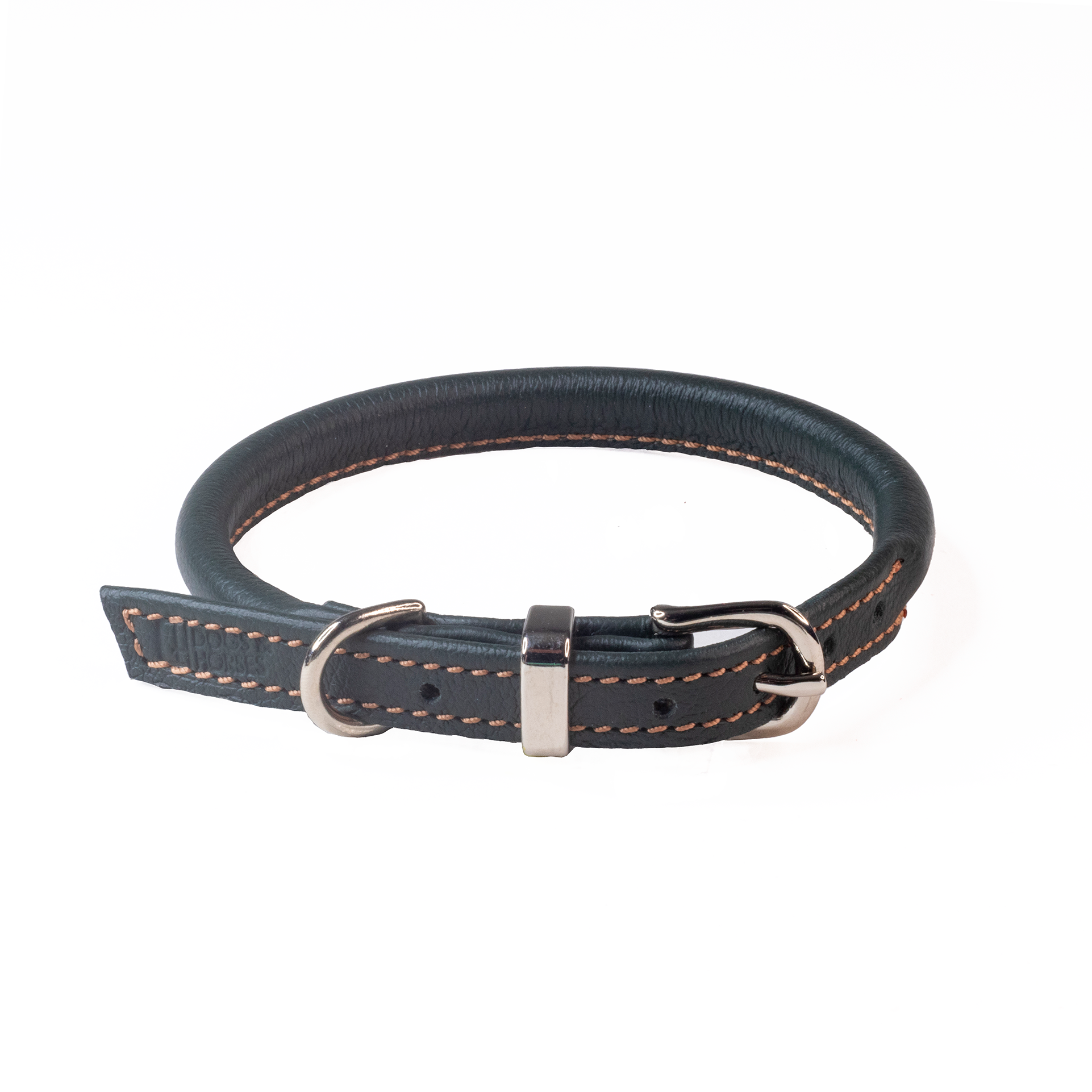 The Dogs and Horses Racing Green Rolled leather Collar is ideal for dogs with long or curly coats. The rolled construction helps to prevent knots forming in the coat (lookin&